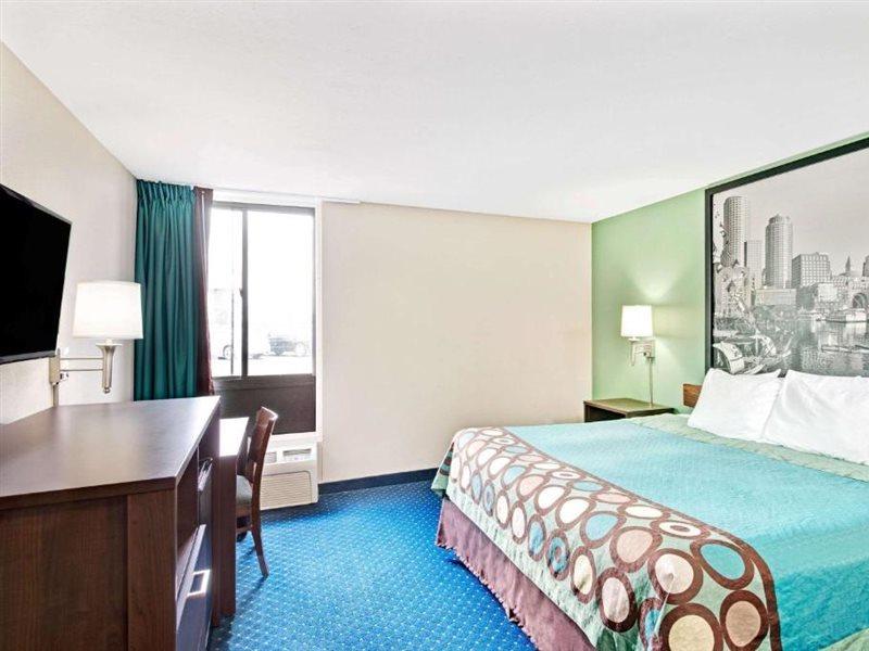 Super 8 By Wyndham Brockton Hotell Eksteriør bilde