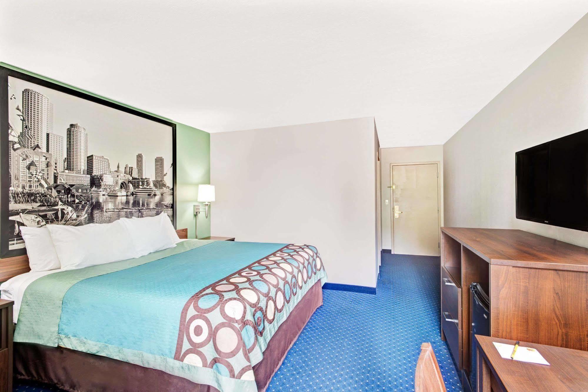 Super 8 By Wyndham Brockton Hotell Eksteriør bilde