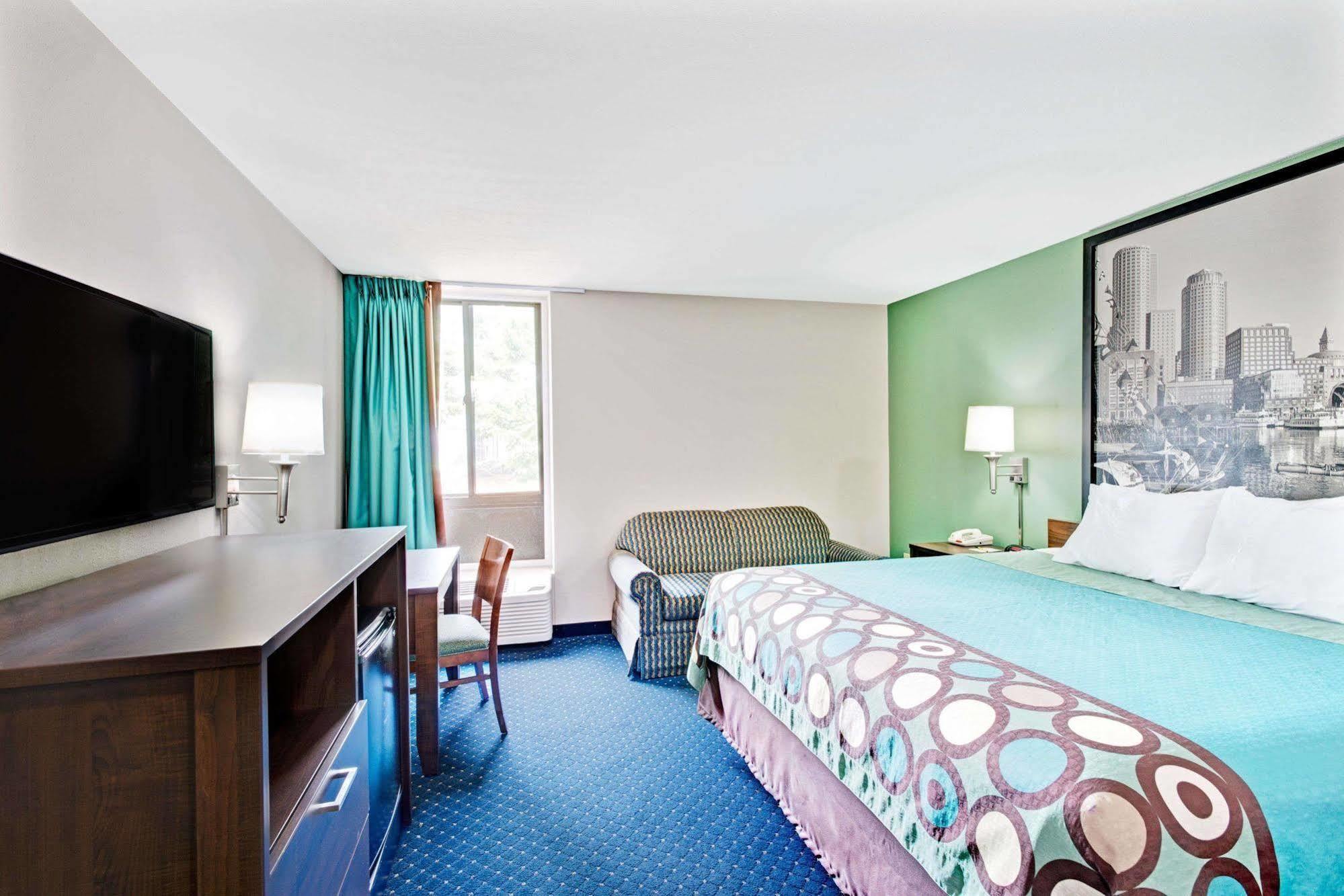 Super 8 By Wyndham Brockton Hotell Eksteriør bilde