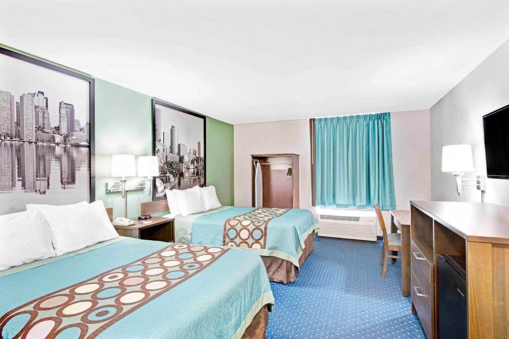 Super 8 By Wyndham Brockton Hotell Eksteriør bilde
