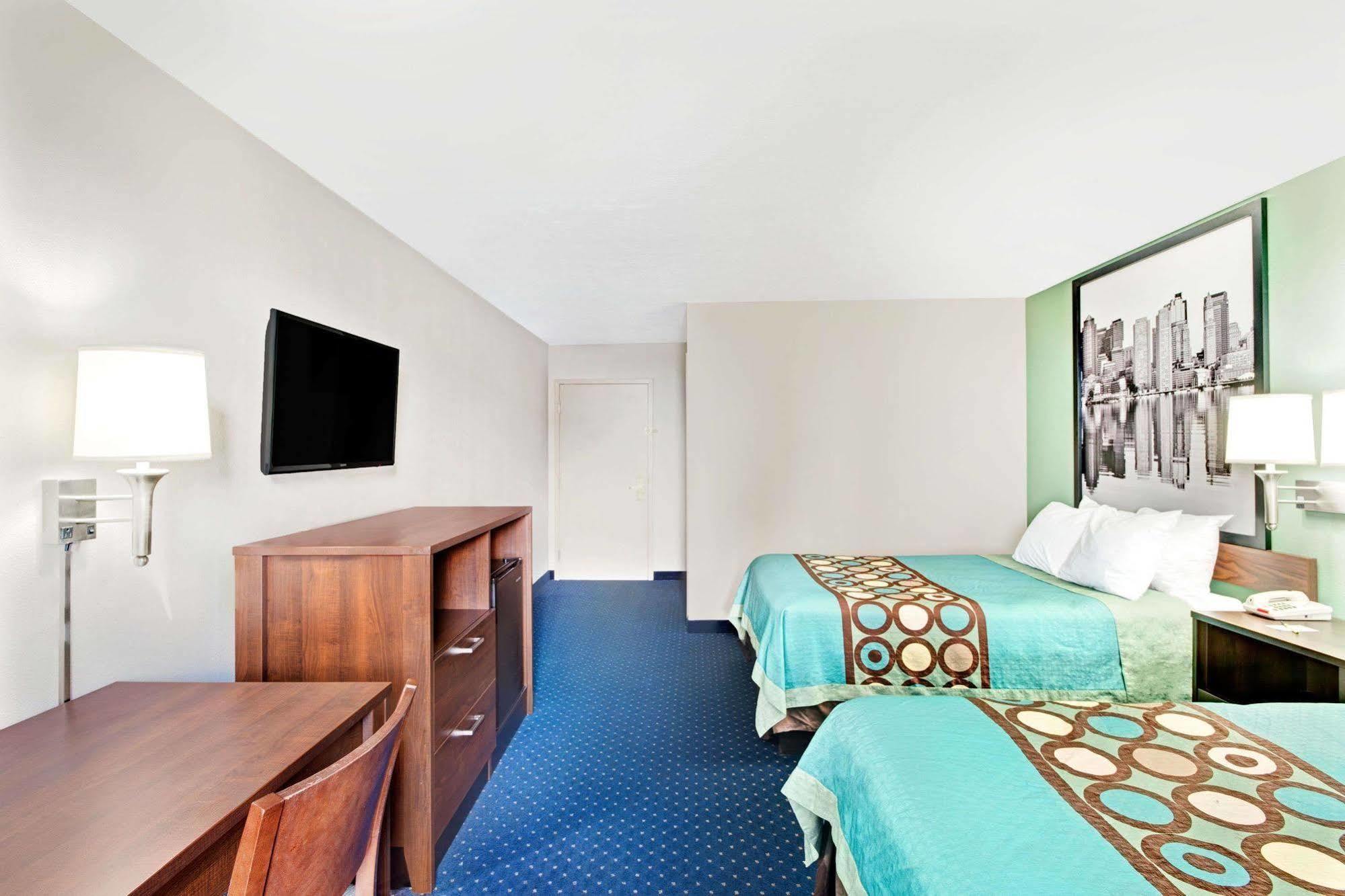 Super 8 By Wyndham Brockton Hotell Eksteriør bilde